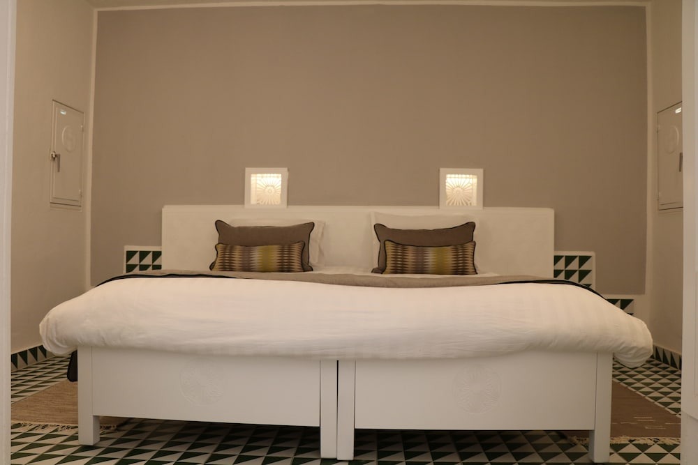 هتل شمس هالیدی ویلیج اند آکواپارک